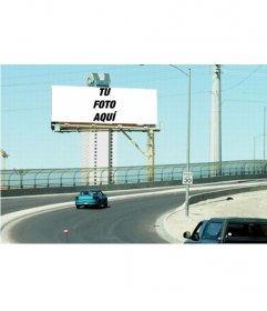 Pancarta publicitaria en la carretera para hacer un fotomontaje con tu foto