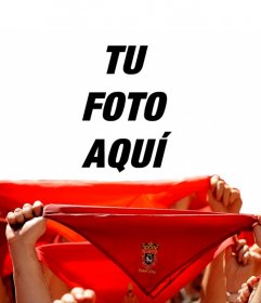 Fotomontaje de San Fermín, con los pañuelos típicos en alto