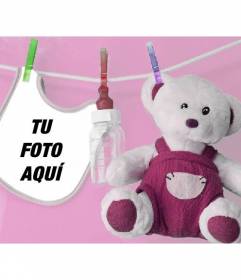 Fotomontaje con un babero y un osito de peluche para poner la foto de tu niña recién nacida con fondo rosa