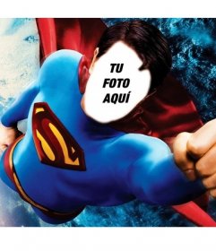 Fotomontaje para convertirte en Superman volando sobre la Tierra 