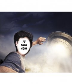 Fotomontaje de un hombre siendo capturado por una nave espacial 