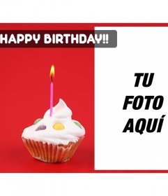 Postal de cumpleaños con fondo rojo y un pastelito con una vela