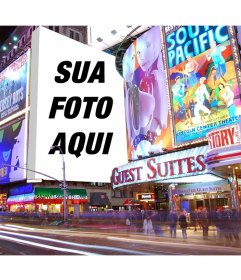 Fotomontagem com cartazes em Times Square