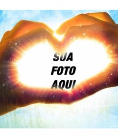 Coloque uma foto dentro de um coração feito com as mãos e enviá-lo ao seu amado