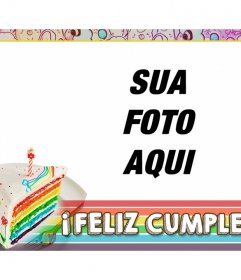 Cartão de aniversário com bolo e moldura do arco-íris de cores