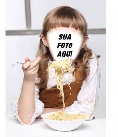 Fotomontagem de uma menina comendo um prato de espaguete