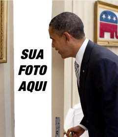 Fotomontagem de Barack Obama em que sua foto aparece atrás da porta que está se
