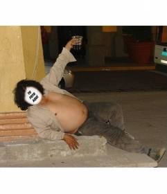 Fotomontagem de um homem gordo, bêbado deitado no chão onde você pode colocar a cara de qualquer um que quiser e adicionar algum texto