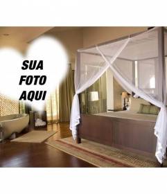 Fotomontagem em um hotel romântico com uma bela cama e banho no quarto e uma moldura em forma de coração para colocar sua foto