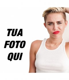 Miley Cyrus posa con in Palla da demolizione con le labbra rosse