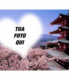 Fotomontaggio in Fuhiyama Giappone, con fiori di mandorlo e una cornice a forma di cuore per fare la tua foto