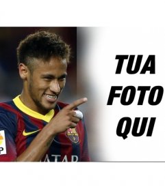 Neymar Jr. fotomontaggio con il giocatore di calcio di puntamento e sorridente verso la fotografia che si carica