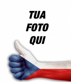 Mano con il pollice in alto e la bandiera della Repubblica Ceca per aggiungere la tua foto