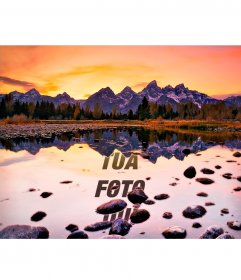 Pubblica il tuo riflesso in un lago al tramonto 