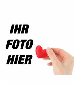 Romantische Collage mit einer Hand bietet ein Herz aus roten Stoff, um Ihr Foto setzen