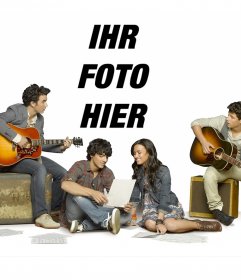 Fotomontage mit den Hauptcharakteren in Camp Rock 2. Xxx singt mit den Jonas Brothers und Demi Lovato in dem Musical des Jahres. Legen Sie das Foto auf der Collage und haben einen schönen Rahmen von Camp Rock 2, so oft wie Sie möchten
