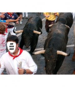 Erstellen Sie eine Fotomontage läuft mit San Fermin Stiere in Pamplona nach Ihnen und Text hinzufügen