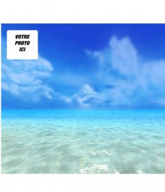 Fond décran dans lequel votre photo apparaît avec un fond de ciel bleu et la mer