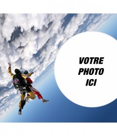 Photomontage saut en hauteur où vous pouvez mettre votre photo dans les nuages. Les photos de montage que vous pouvez faire en ligne sur le parachutisme