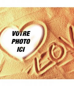 Mettez limage de votre bien-aimé dans un coeur dessiné dans le sable de la plage