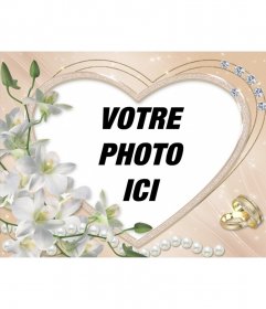 Cadre photo en forme de coeur, décorée avec des diamants, des fleurs et des anneaux de mariage