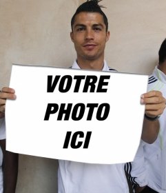 Photomontage avec Cristiano Ronaldo, de léquipe de football du Real Madrid, tenant