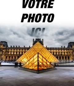 Musée du Louvre à Paris postal à personnaliser avec votre photo