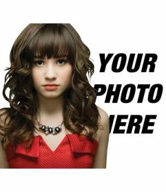 Photomontage in which you can appear in a photo with Demi Lovato wearing a red dress